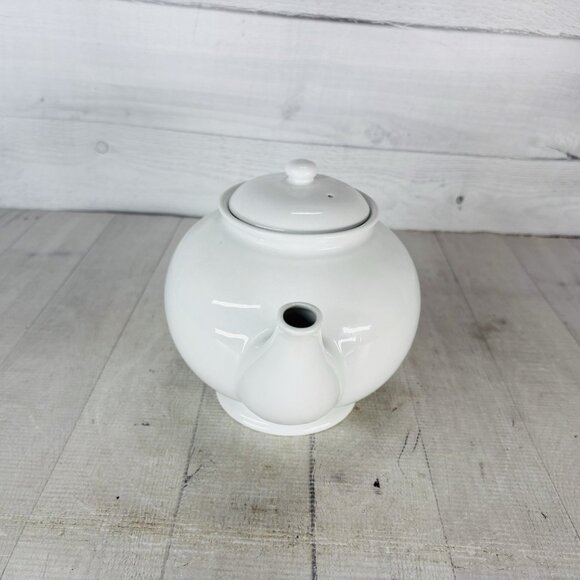 Pottery Barn THE GREAT WHITE COLLECTION Solid 7 Cups Stoneware Lidded Teapot - Picture 5 of 16